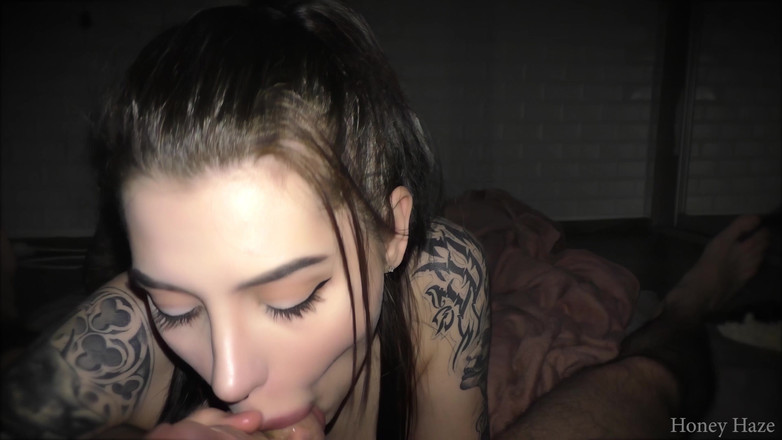 Honey Haze: Nevlastní sestra mě hluboce kouří místo sledování filmu. Zlato haze