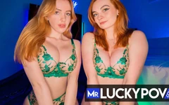 ब्रिटिश लड़कियों Scarlett jones और lola rose के साथ लाल बालों वाली परफेक्ट तीन लोगों वाली चुदाई