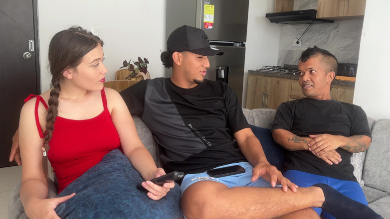 Julianaburning: Najseksowniejsza macocha pieprzy swojego pasierba, a mąż tego nie zauważa.