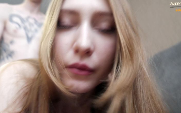 PussyKageLove: Çiftler yerine genç bir öğrenci sınıf arkadaşına bacaklarını sıvazlıyor