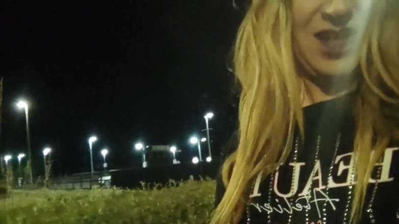 The Midnight Minx: Quickie in the road