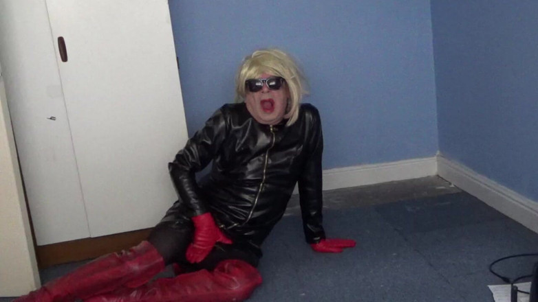 Leather Kirsten: Naughty Kirsten