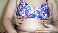 Nusrat: セクシーな継母ヌスラットが18歳の義理の息子にミルクを搾られる!