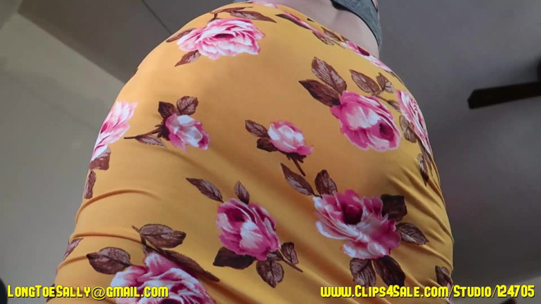 Long Toe Sally Big Buns: Vestido con estampado de flores twerking