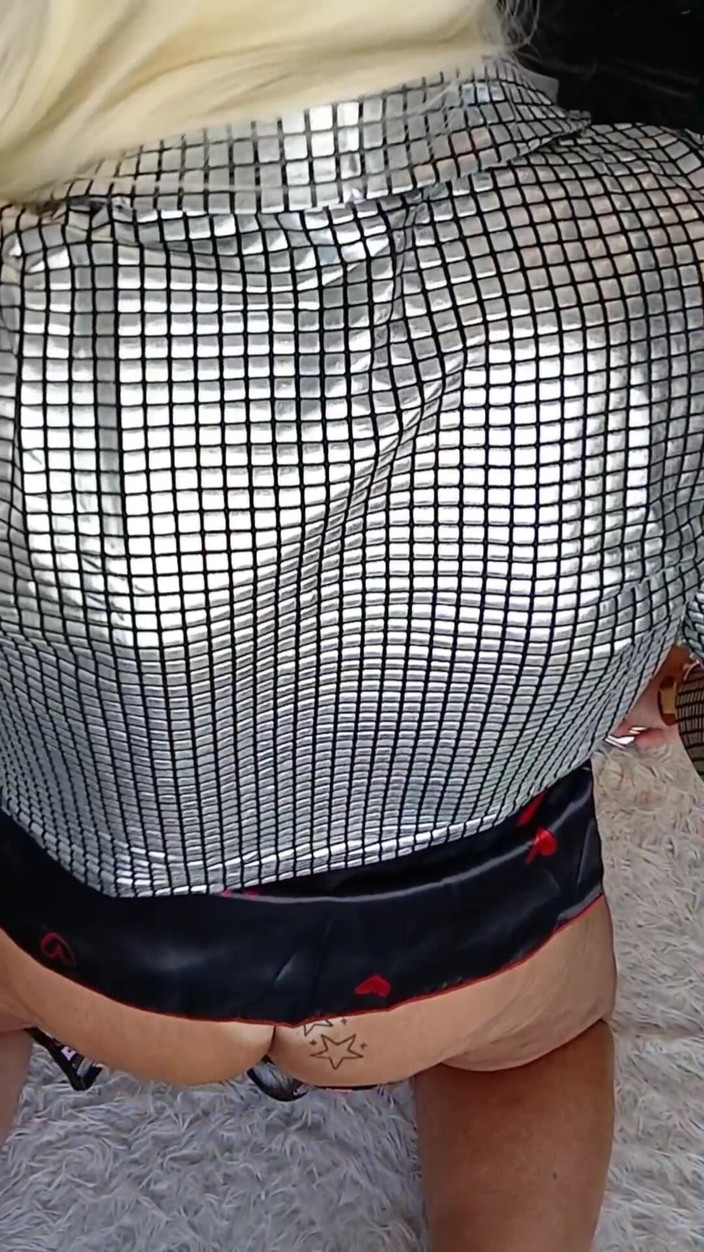 Sexy ass CDzinhafx: Піднімаю свою засмаглу дупу і відкриваю свою дупу