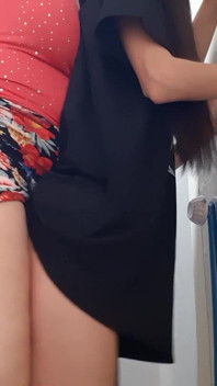 La mia ragazza miLF mi ha inculato duramente contro il muro e mi ha scopato duro