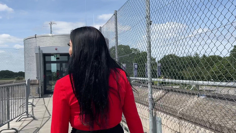 Mia XXX: Obciąganie Miaxxx na lotnisku