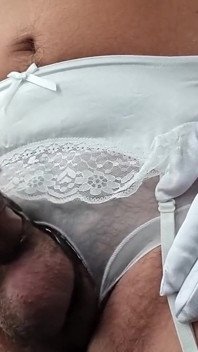 Sexy dame in ouvert höschen und Satinhandschuhen