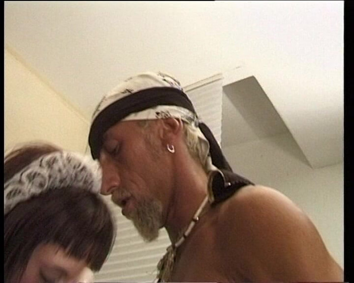 Old style xxx all you need to fuck: 热辣的保姆赤身裸体，饥渴，屁股骑乘老男人的大鸡巴