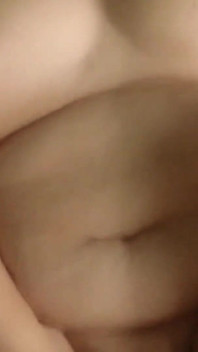 O mamă sexy blondă are parte de o pulă neagră mare și are o ejaculare uimitoare în timp ce vorbește cu mine lucruri erotice