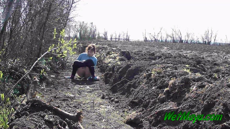 Wet Maya: Peeing in nature