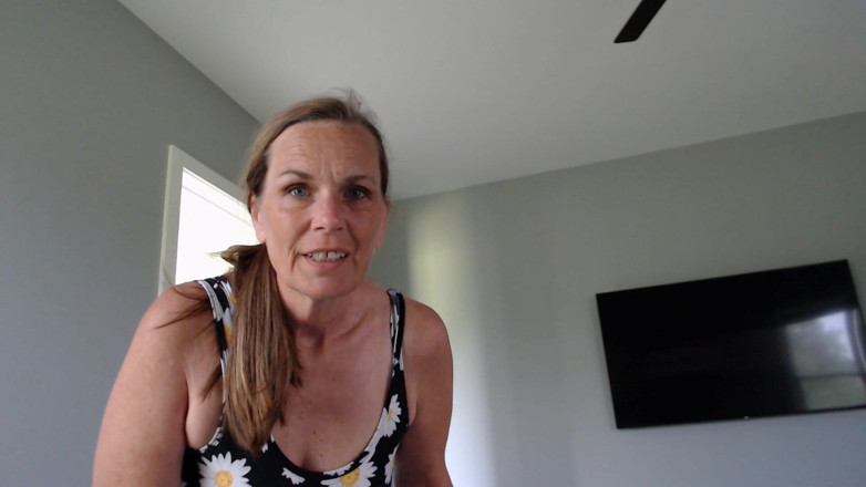 KimitheMilfMommy: प्राकृतिक dd के साथ सेक्सी चोदने लायक मम्मी आपके चेहरे पर