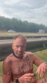 Nackt entlang der autobahn