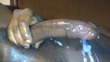 Big black cock BBCee: 私のBBCのcummimg負荷をオナニー