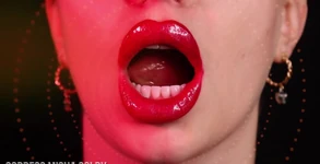 Știam că te vei întoarce, știam că vei cădea pe buzele mele din nou, de îndată ce vei vedea previzualizarea acestui clip.