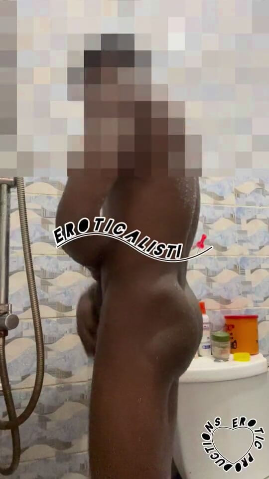Eroticalistic: Tiada apa-apa yang memukul mandi yang cool dan beberapa detik...
