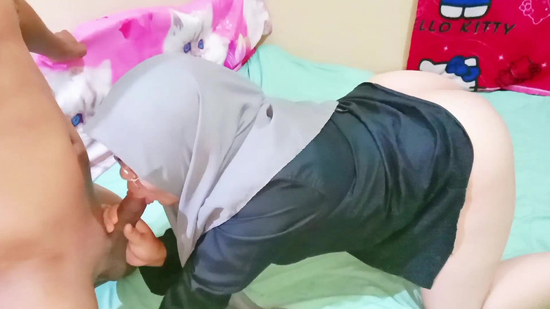 Amanda jenny: Tudung Ngentot Dengan Bos Agar Naik Jabatan Sampai Lemas