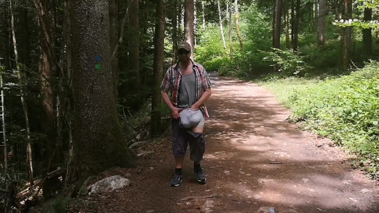 Monster_Meat_: Het bos in...