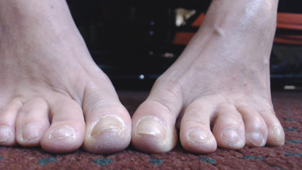 Abby Anna: Natural toenails closeup sem polonês