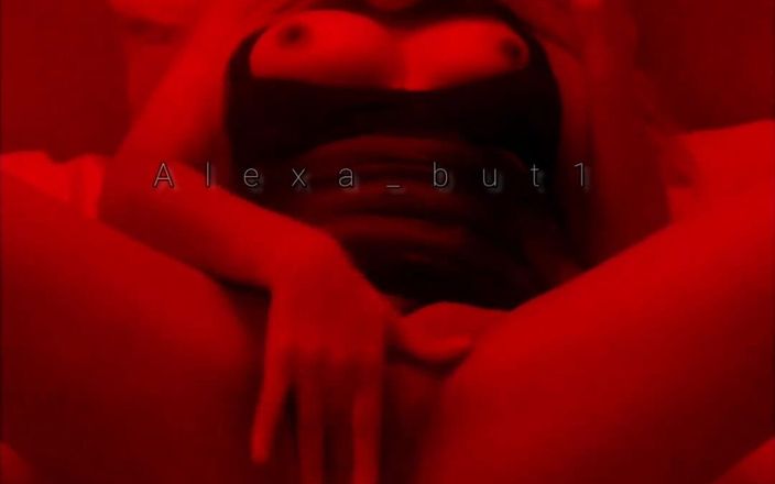 Alexxxa but: 2月14日我一个人很饥渴，我开始抚摸我的阴户，直到我高潮了，最后弄湿了