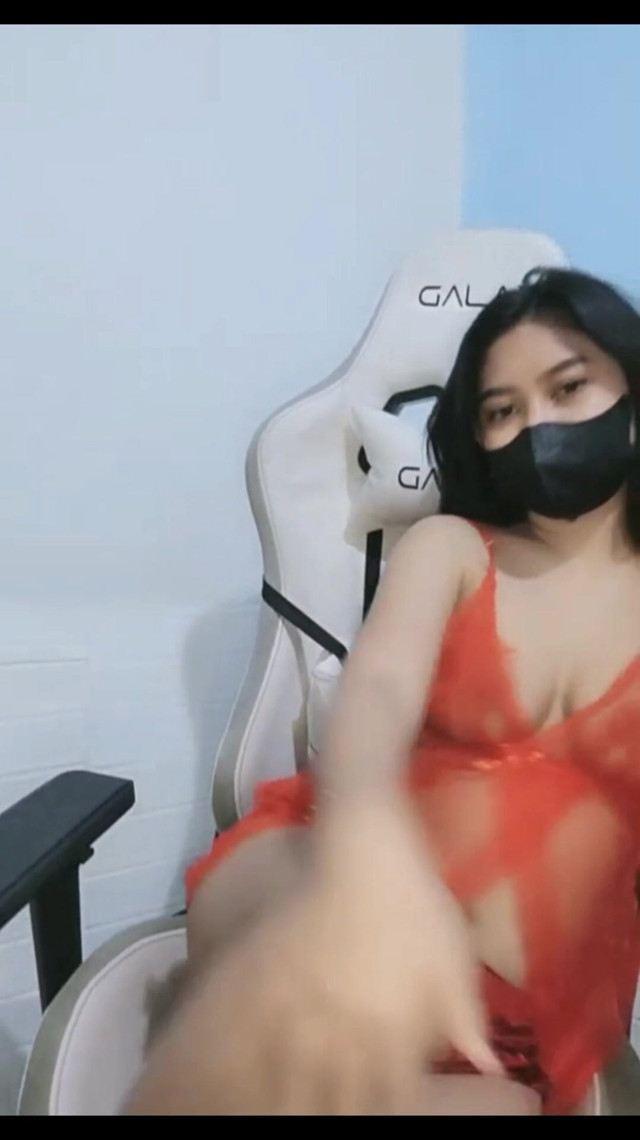 Sweet & Pretty Amateur Girl Showing Her Sexy Dance Move (Chinita)