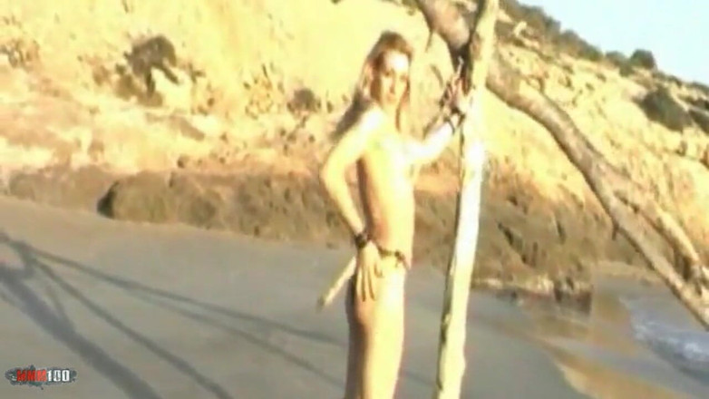 MMM100: Jessica: Small Blonde Geting Naked at the Beach