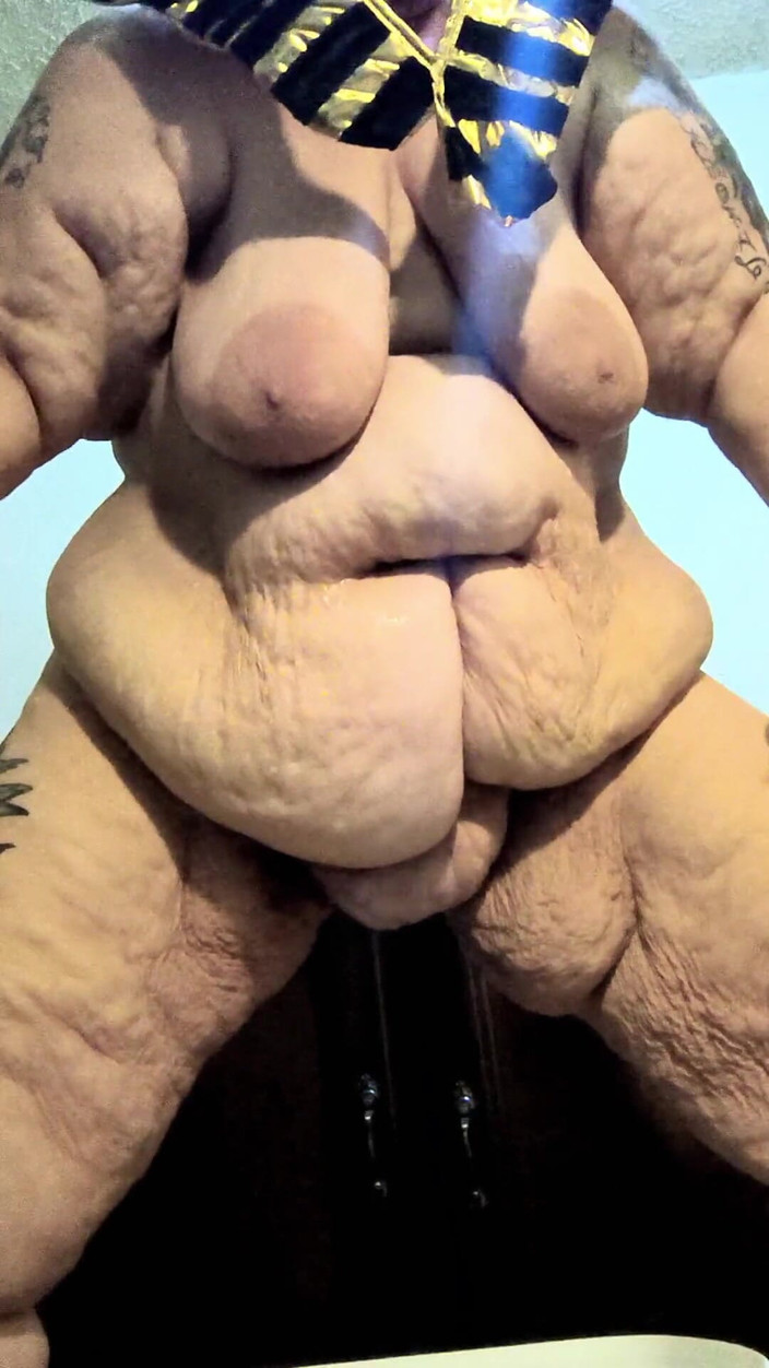 HerculesnVENUS: Сквиртует ведро на полную его твердый член, наблюдая слюни