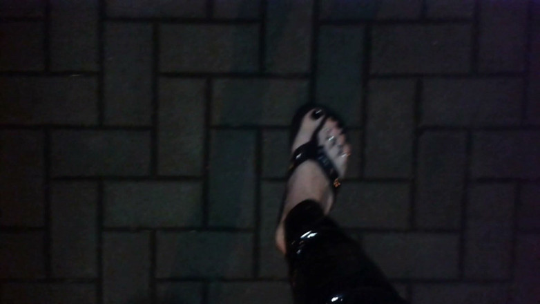 Heelex: Extreme Flip Flops and Sexy Feet with Toe Rings