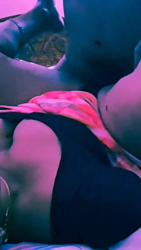 Caliente india infiel ama de casa tetona en sari noche secreta follando con ex novio
