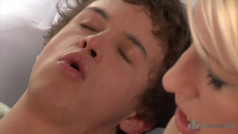 Hot College Fucks: Addison leva pau de Colby