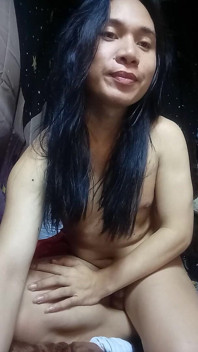 Reyna bakal nungguin om-om untuk datang ke rumahnya