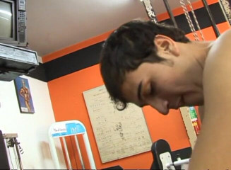 Bareback TV: Sexy dude gets fucked in the gym