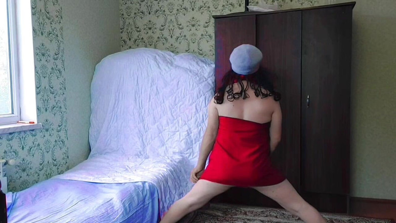 Kitty_Cross: Femboy自制的红色礼服模特