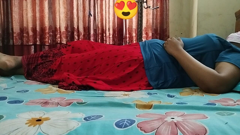 Teensex: Безсоромна грудаста зведена сестра трахає свого зведеного брата під ніс чоловіка - несподіваний кінець