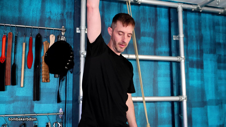 TomBakerBDSM: Memijak Dua Pita - Kembar Tersedak