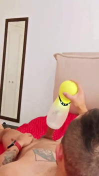 Mama vitregă îmbrăcată ca o păpușă mă face să ejaculez cu jucăria ei