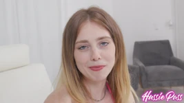 Une rousse mince de 13 pouces avec Lucy Foxx avec Brickzilla