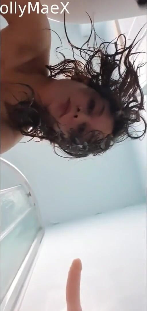 Holly Kitten: Innocent little shower fuck