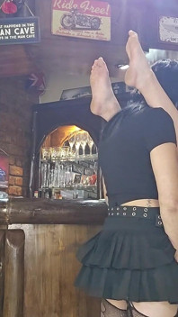 Chicas follando con un consolador sin cinturón mientras miramos