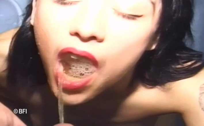 Pissing Girls: Choco piss 2 - kompilace chcaní na záchodě