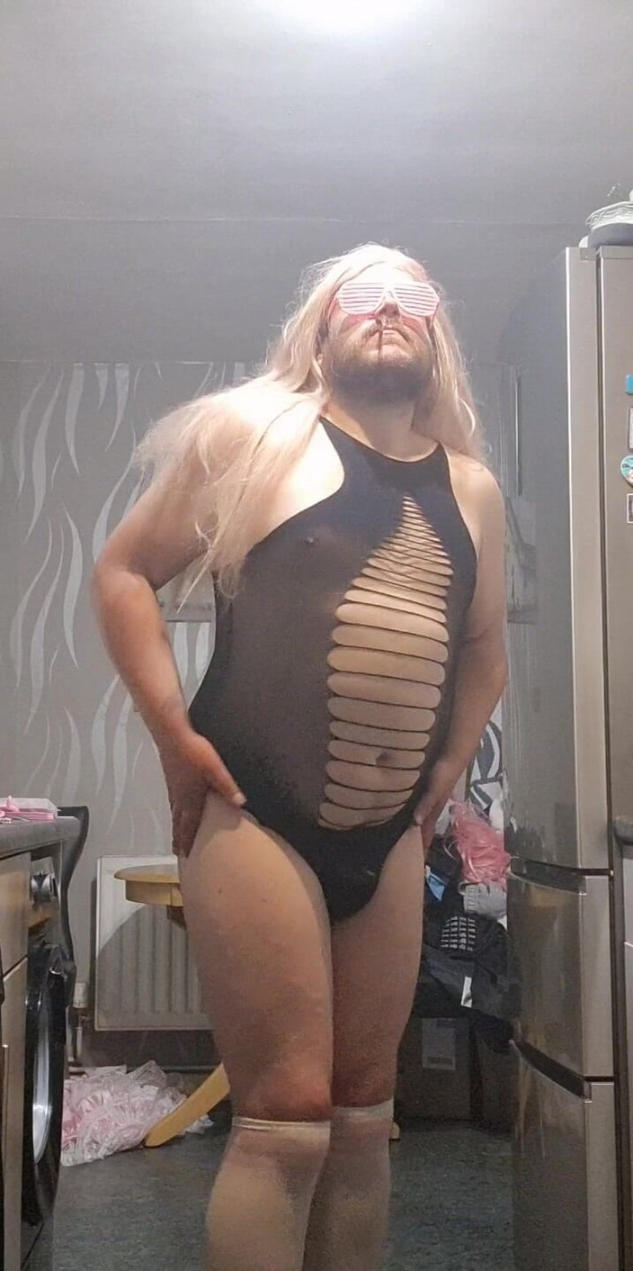 Tinychubman: Sexy kleine schwanz sissy Alicia-sissy-smallz genießt sich endlich.