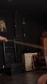 Contuso da Bastinado: le delicate suole della schiava Mila sopportano 105 colpi dalla mistress Baton mentre contano in olandese e afrikaans