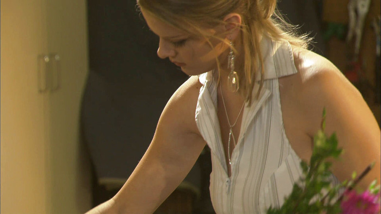 CBD Media: 남편의 체육관 강사의 엉덩이에 핥고 따먹히는 자연의 거유 마누라