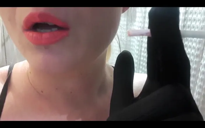 CyntiaCymes: Smoking 2 Cigarette One Normal and One Slim and of Course...