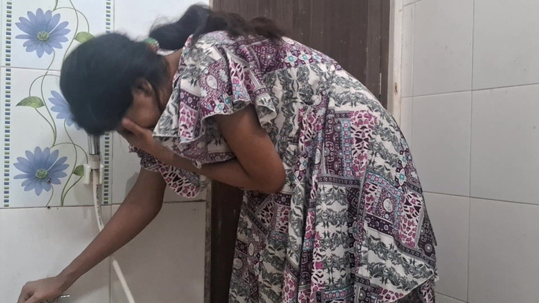 Beguma09: Indiancă Desi Bhabhi la Discount a părăsit soțul vecinului afară...