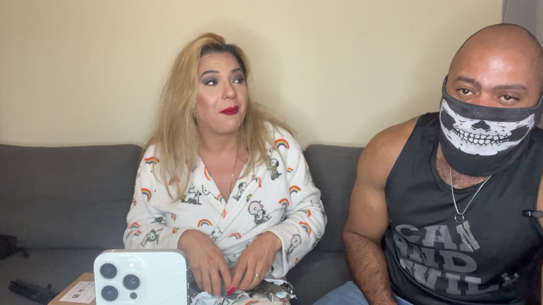 Wesley Bull: Unboxing av gåvor: kyskhetsbur, enorm buttplug och mer