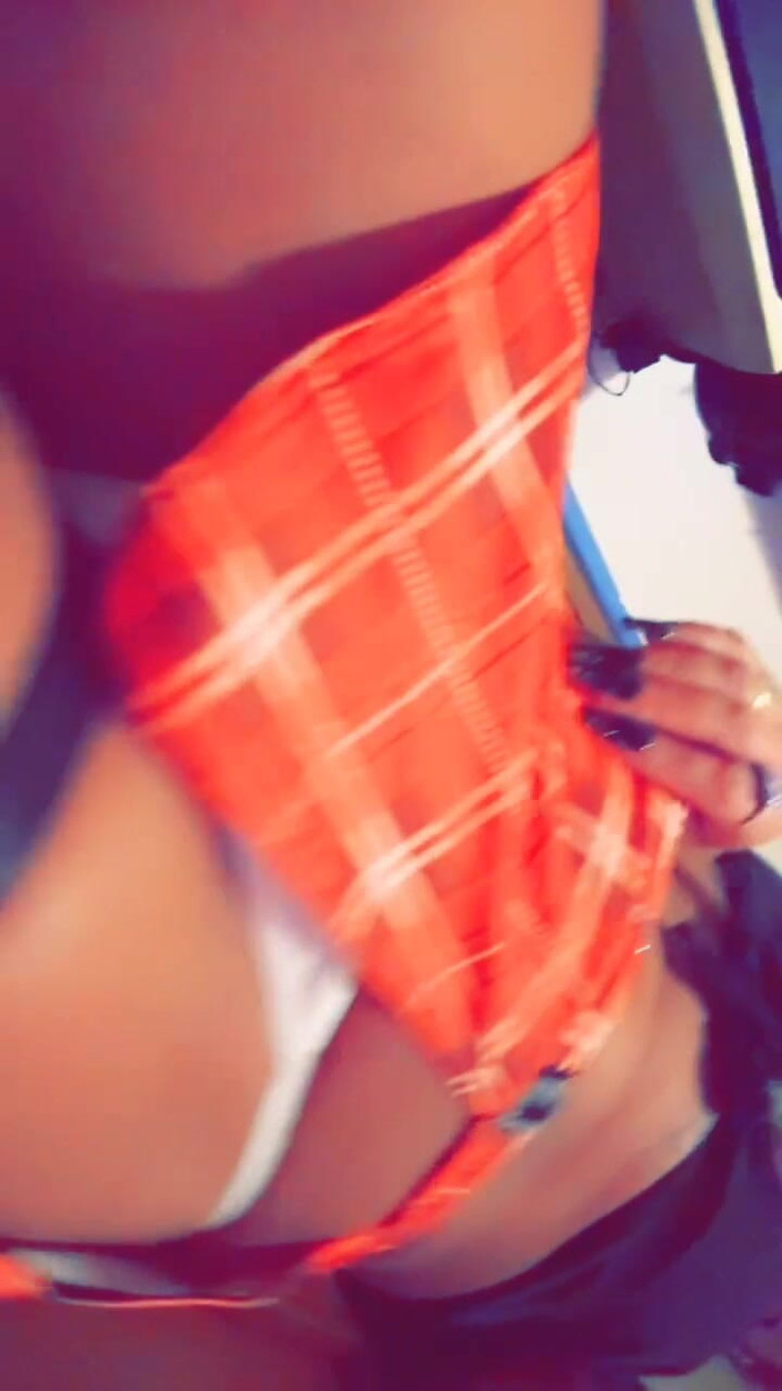 Krystal Petite Treat: Chúng ta hãy đụ!