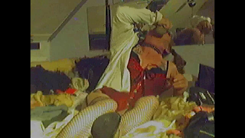 Bedbug: Сосет мой дилдо