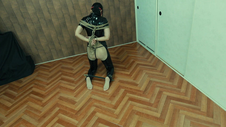 ushirosugatanomiki: 刑務所の女性エージェント -脱獄-