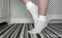 Sammie Cee: Белые кувшные носки, инструкция по дрочке
